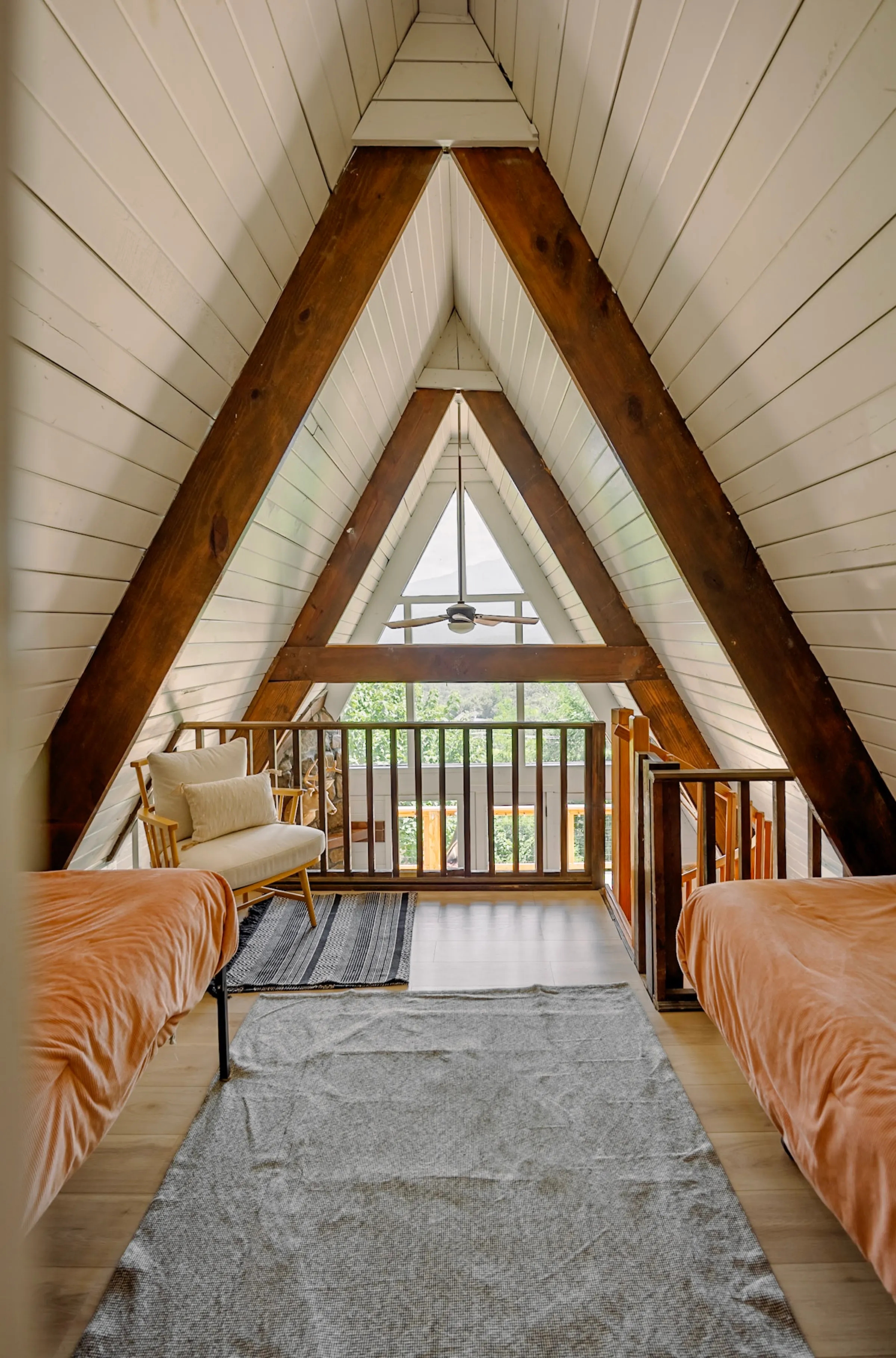 Loft bedroom at Après Chalet