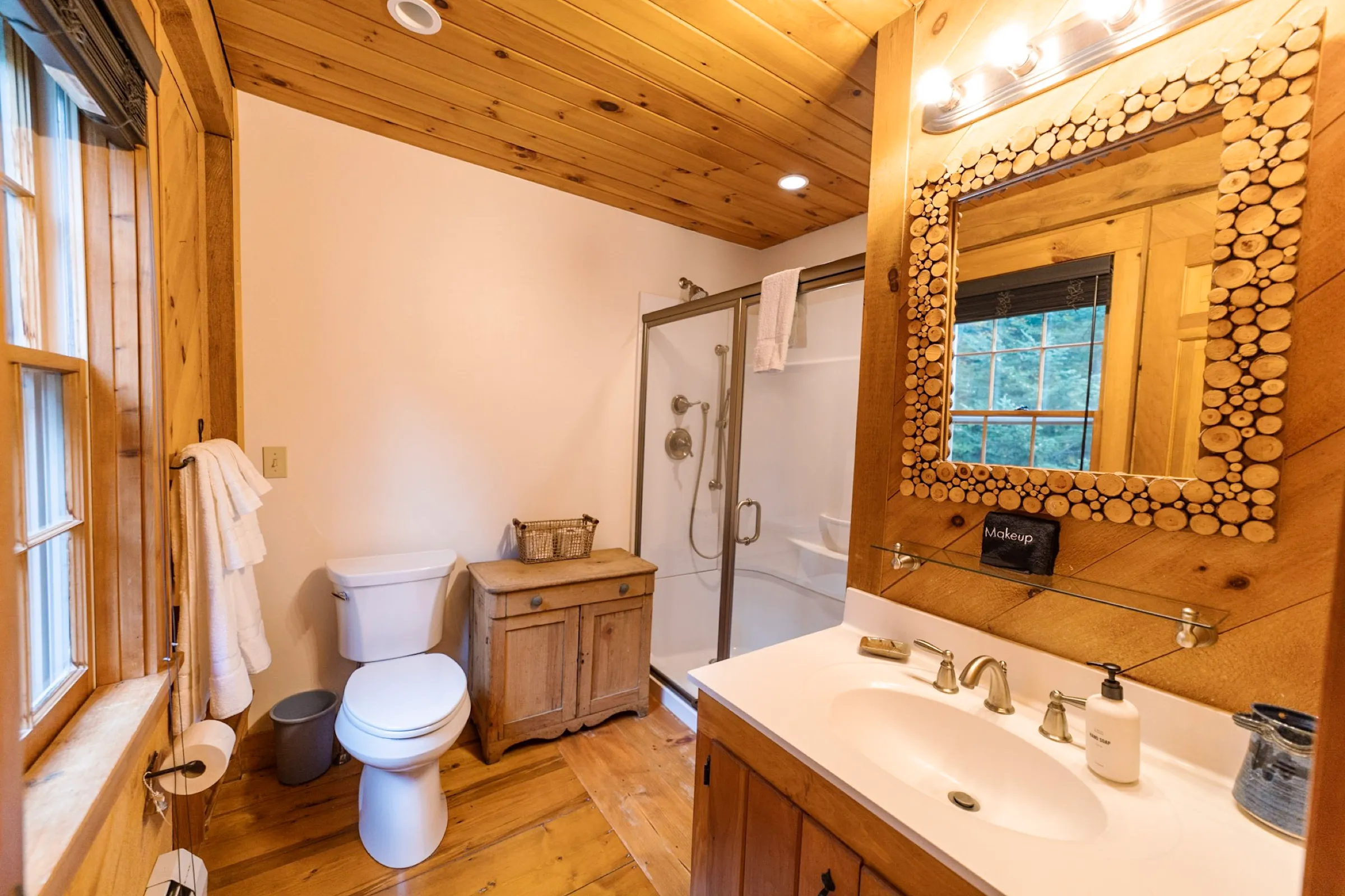 Double vanity bathroom at Deerwood Hill
