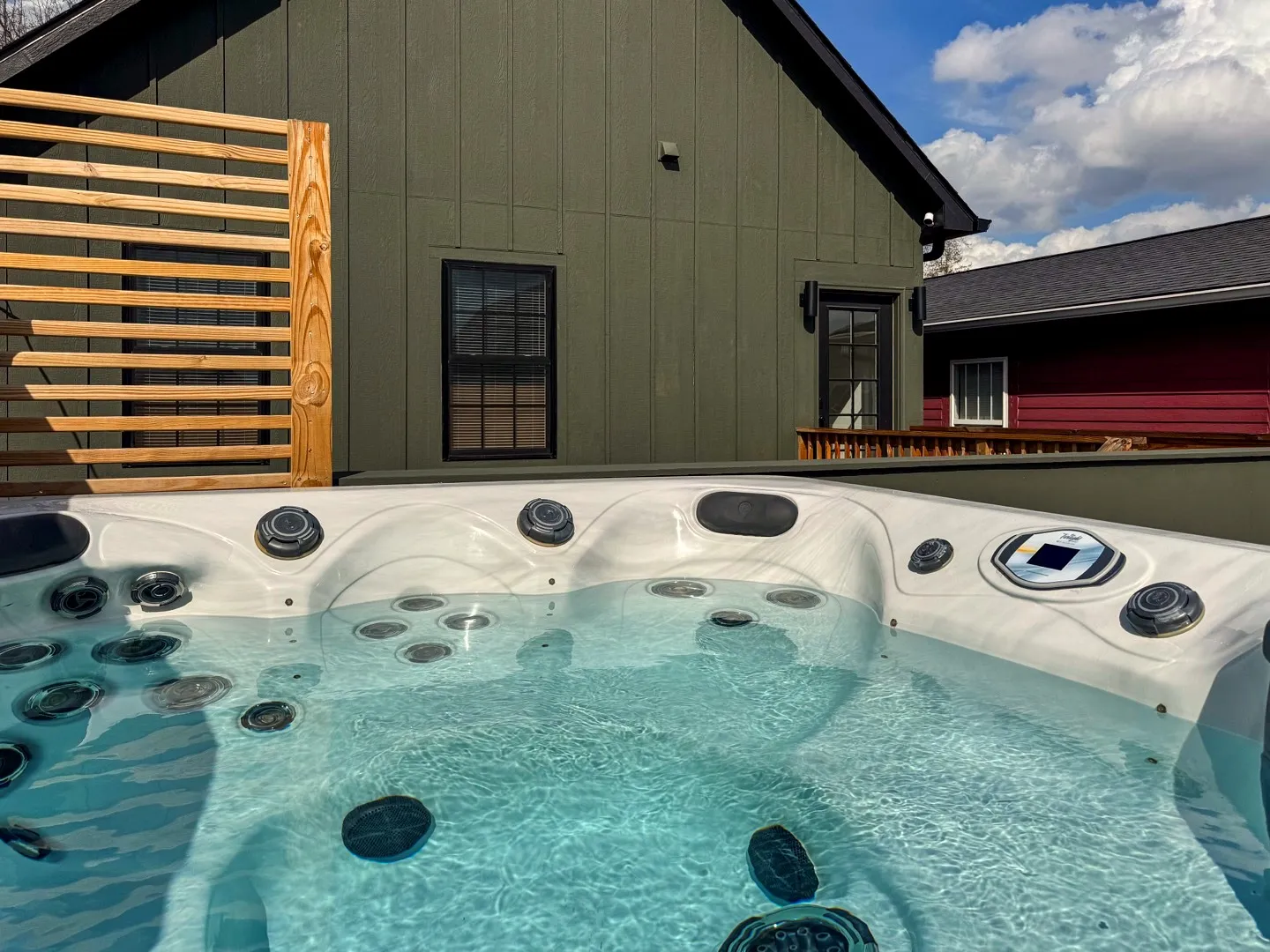 Hot tub at Parkway House
